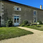 Дом отдыха Peaceful Near Saint-savin Abbey
